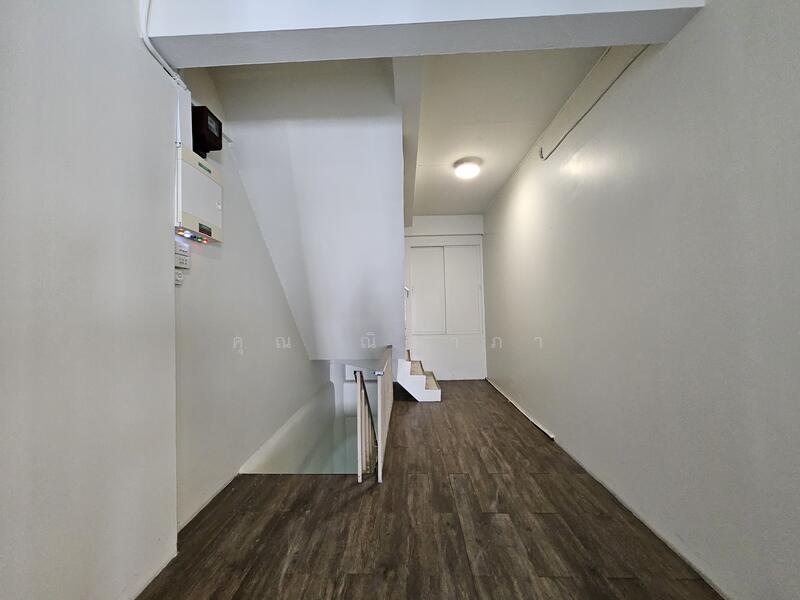 For Rent - Commercial building for rent on Sukhumvit Plus 1, Sukhumvit Road, Phra Khanong, Bangkok