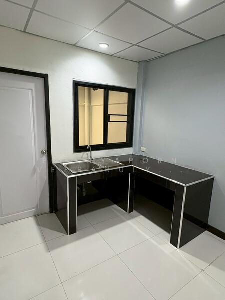 For Rent - ให้เช่าทาวน์เฮ้าส์ ซอยกำนันแม้น 13 ใกล้ BigC กัลปพฤกษ์, Bangkok