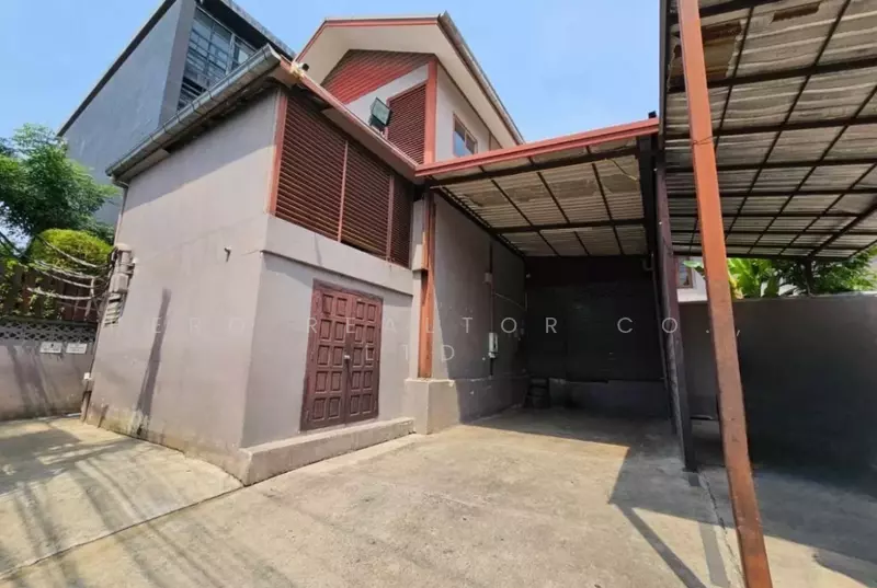 For Rent - For Rent Bangkok Warehouse Lat phrao Chatuchak BTS Ha Yaek Lat Phrao MRT Lat Phrao BRE26291, Bangkok