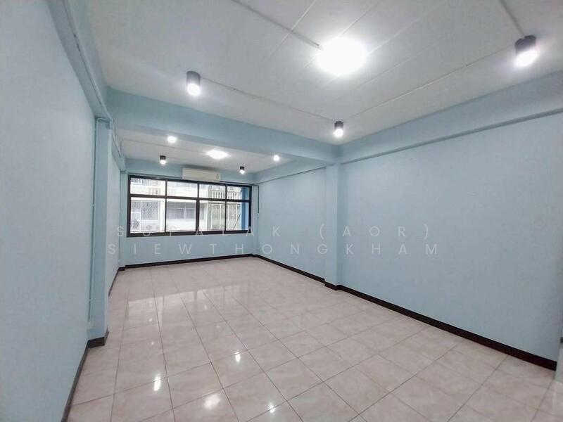 For Sale - Home Office for Sale – 750m to BTS Phra Khanong, Bangkok