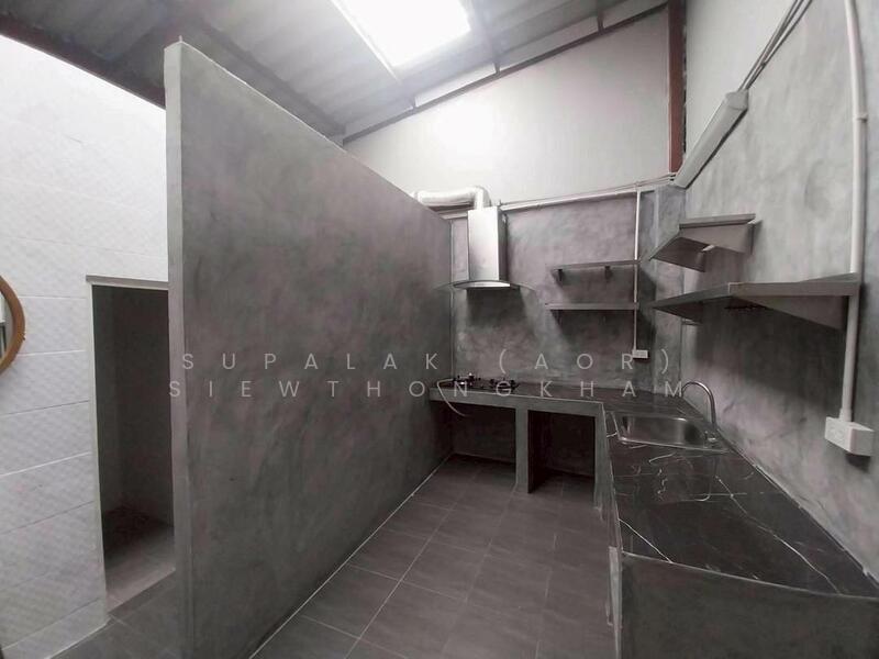 For Sale - Home Office for Sale – 750m to BTS Phra Khanong, Bangkok