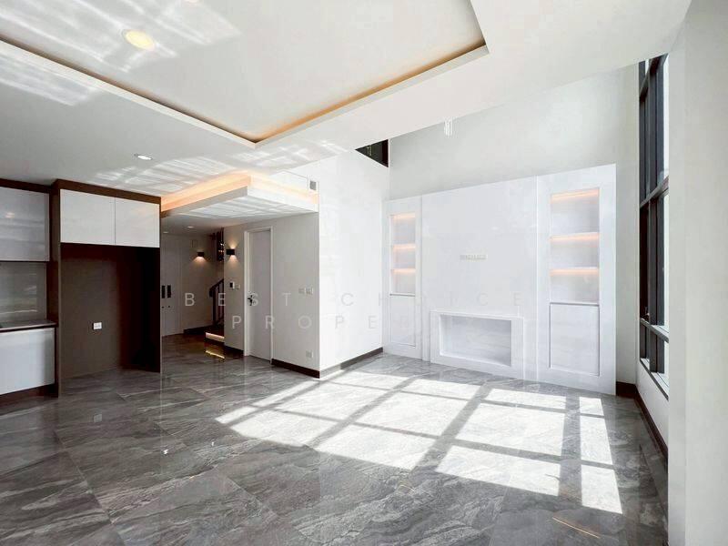 For Sale - 3-Story Pool Villa for Sale in Chiang Mai City., Chiang Mai