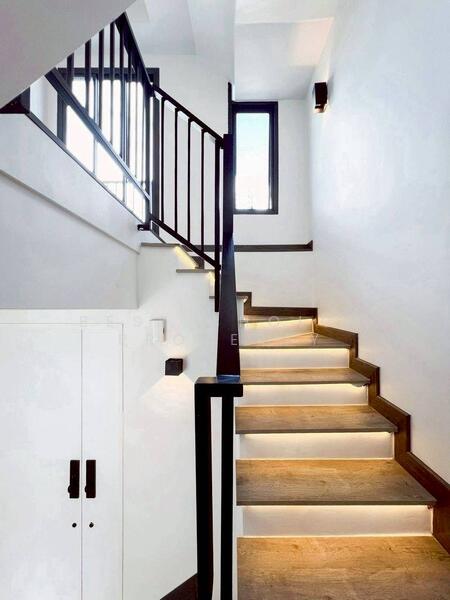 For Sale - 3-Story Pool Villa for Sale in Chiang Mai City., Chiang Mai