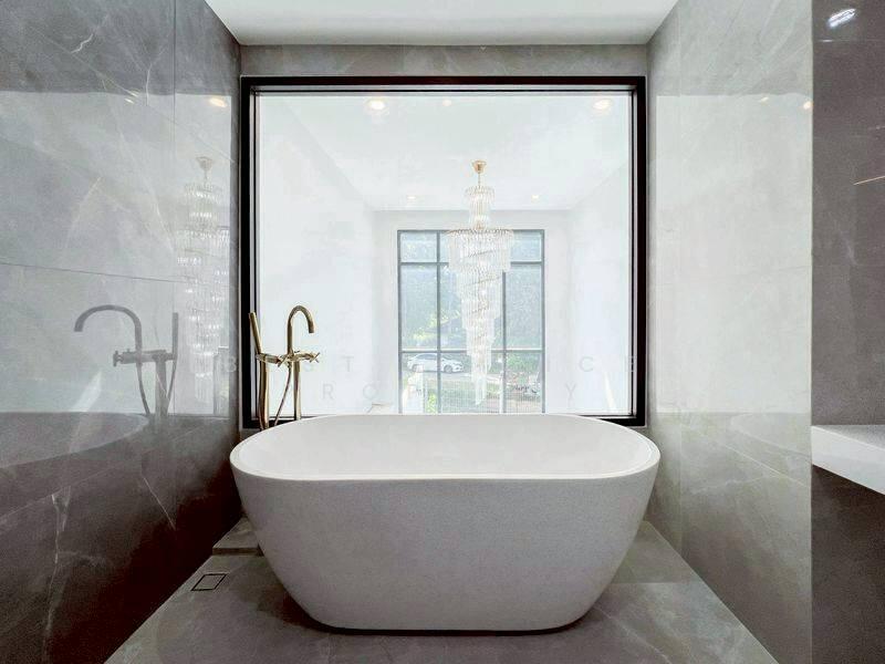 For Sale - 3-Story Pool Villa for Sale in Chiang Mai City., Chiang Mai