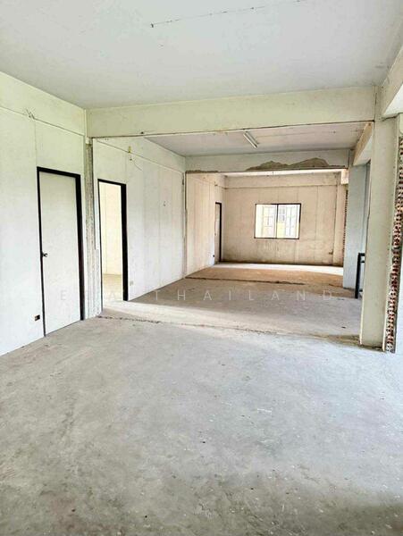 For Rent - ให้เช่าอาคารพาณิชย์ ตลาดน้อยหน่า​ ปากช่อง 3.5 ชั้น, Nakhon Ratchasima