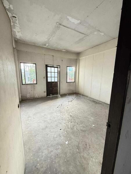 For Rent - ให้เช่าอาคารพาณิชย์ ตลาดน้อยหน่า​ ปากช่อง 3.5 ชั้น, Nakhon Ratchasima