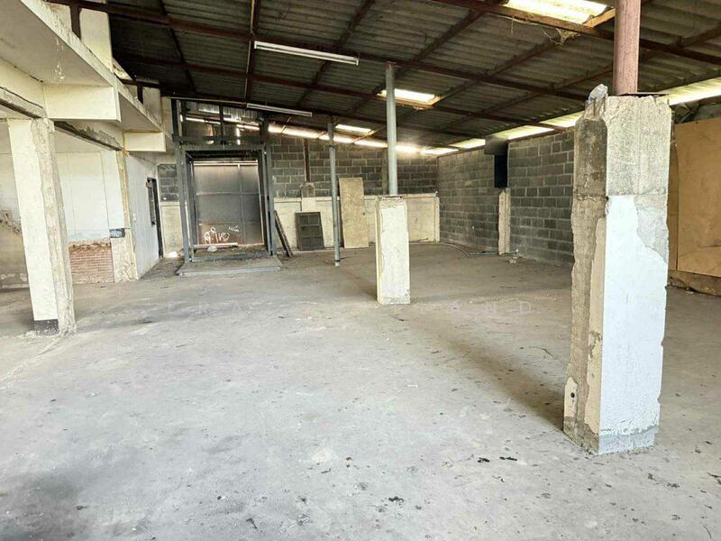 For Rent - ให้เช่าอาคารพาณิชย์ ตลาดน้อยหน่า​ ปากช่อง 3.5 ชั้น, Nakhon Ratchasima