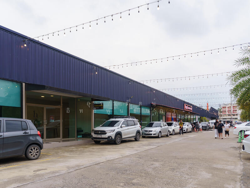 For Rent - The lease takeover price for the entire area, Bang Yai, Nontaburi is 30 million THB,negotiable, Nonthaburi