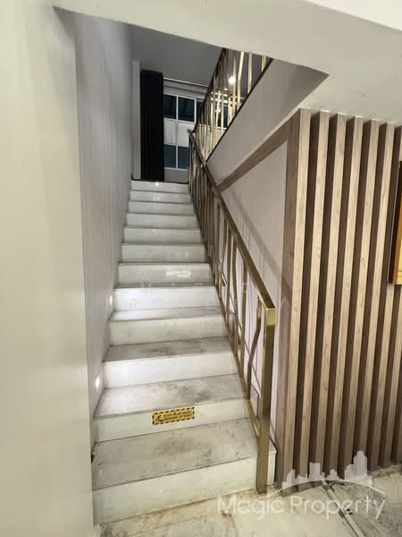 Commercial Building Near BTS Ekkamai, Bangkok, Khlong Tan Nua, Watthana, Bangkok, , 280 sqm, Shophouse For Rent, by Magic Property, 500072800 - DDproperty.com