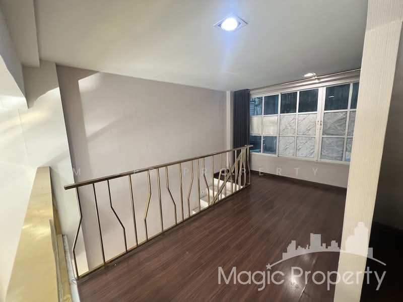 Commercial Building Near BTS Ekkamai, Bangkok, Khlong Tan Nua, Watthana, Bangkok, , 280 sqm, Shophouse For Rent, by Magic Property, 500072800 - DDproperty.com
