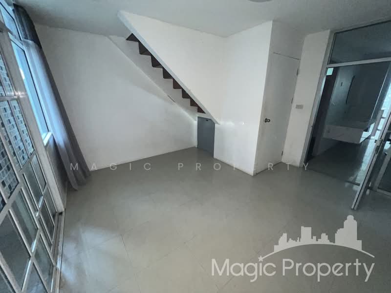 Commercial Building Near BTS Ekkamai, Bangkok, Khlong Tan Nua, Watthana, Bangkok, , 280 sqm, Shophouse For Rent, by Magic Property, 500072800 - DDproperty.com