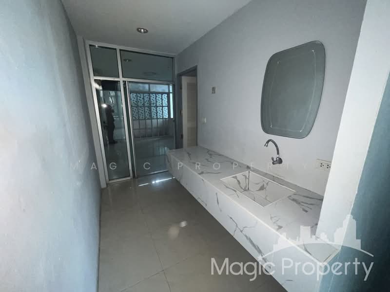 Commercial Building Near BTS Ekkamai, Bangkok, Khlong Tan Nua, Watthana, Bangkok, , 280 sqm, Shophouse For Rent, by Magic Property, 500072800 - DDproperty.com