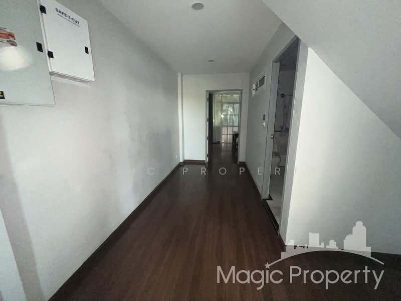 Commercial Building Near BTS Ekkamai, Bangkok, Khlong Tan Nua, Watthana, Bangkok, , 280 sqm, Shophouse For Rent, by Magic Property, 500072800 - DDproperty.com