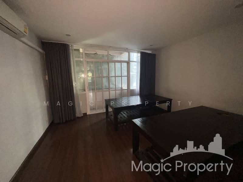 Commercial Building Near BTS Ekkamai, Bangkok, Khlong Tan Nua, Watthana, Bangkok, , 280 sqm, Shophouse For Rent, by Magic Property, 500072800 - DDproperty.com