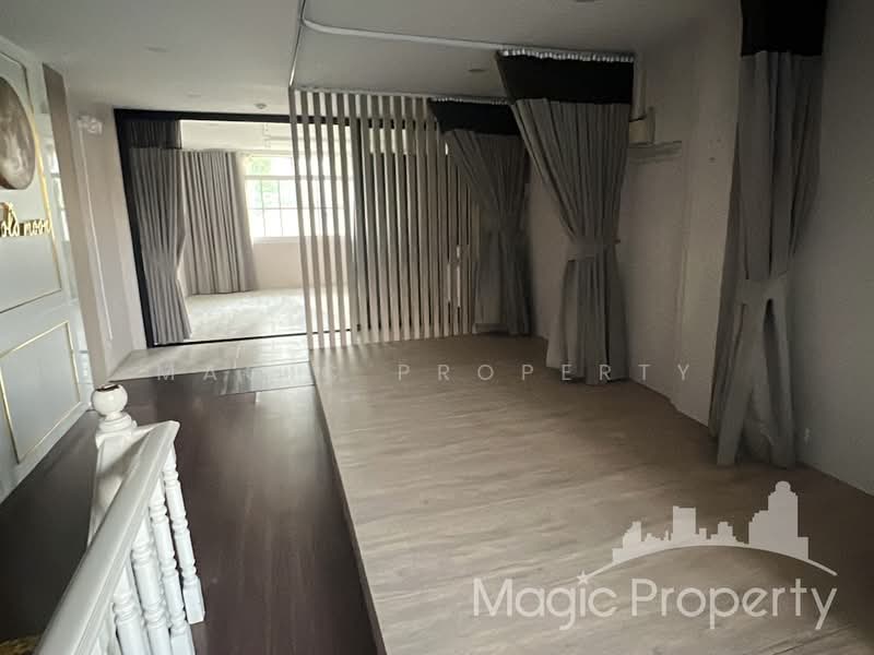 Commercial Building Near BTS Ekkamai, Bangkok, Khlong Tan Nua, Watthana, Bangkok, , 280 sqm, Shophouse For Rent, by Magic Property, 500072800 - DDproperty.com