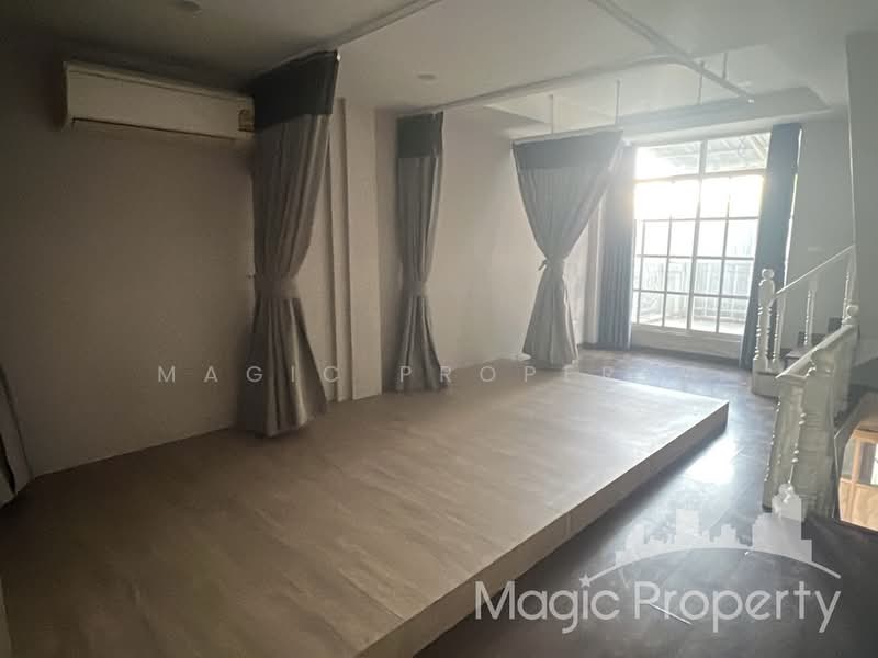Commercial Building Near BTS Ekkamai, Bangkok, Khlong Tan Nua, Watthana, Bangkok, , 280 sqm, Shophouse For Rent, by Magic Property, 500072800 - DDproperty.com