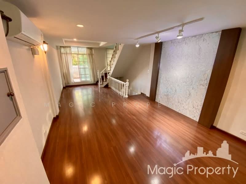 Commercial Building Near BTS Ekkamai, Bangkok, Khlong Tan Nua, Watthana, Bangkok, , 280 sqm, Shophouse For Rent, by Magic Property, 500072800 - DDproperty.com