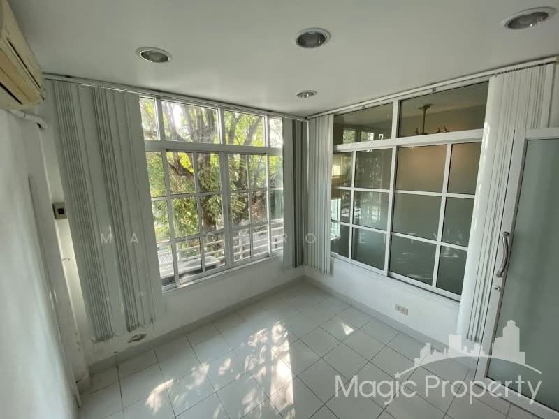 Commercial Building Near BTS Ekkamai, Bangkok, Khlong Tan Nua, Watthana, Bangkok, , 280 sqm, Shophouse For Rent, by Magic Property, 500072800 - DDproperty.com