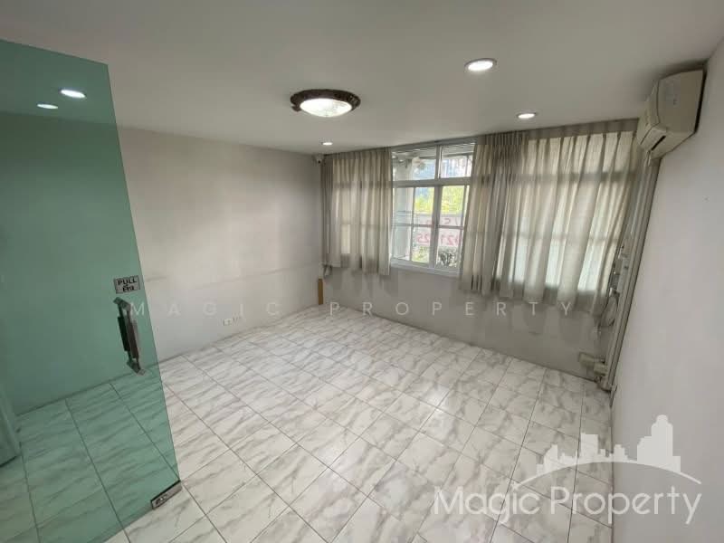 Commercial Building Near BTS Ekkamai, Bangkok, Khlong Tan Nua, Watthana, Bangkok, , 280 sqm, Shophouse For Rent, by Magic Property, 500072800 - DDproperty.com