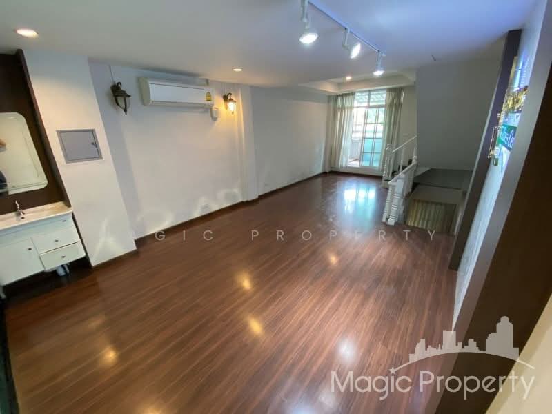 Commercial Building Near BTS Ekkamai, Bangkok, Khlong Tan Nua, Watthana, Bangkok, , 280 sqm, Shophouse For Rent, by Magic Property, 500072800 - DDproperty.com