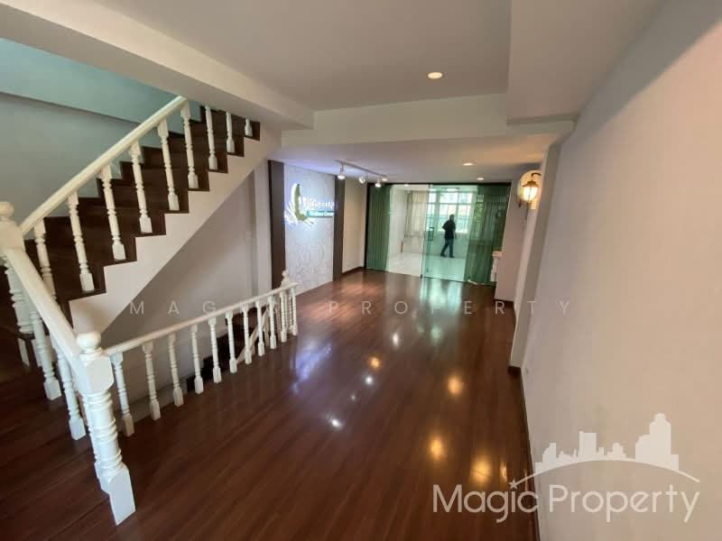 Commercial Building Near BTS Ekkamai, Bangkok, Khlong Tan Nua, Watthana, Bangkok, , 280 sqm, Shophouse For Rent, by Magic Property, 500072800 - DDproperty.com
