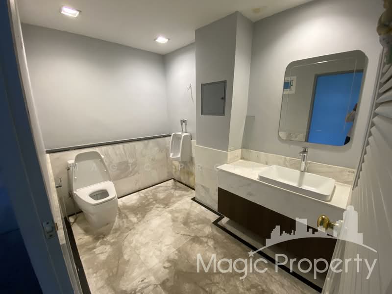 Commercial Building Near BTS Ekkamai, Bangkok, Khlong Tan Nua, Watthana, Bangkok, , 280 sqm, Shophouse For Rent, by Magic Property, 500072800 - DDproperty.com
