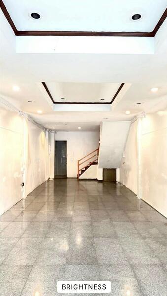 ให้เช่า - อาคารพาณิชย์ 3 ชั้น สุขุมวิท ใกล้ BTS พร้อมพงษ์, กรุงเทพ