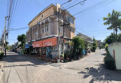 ขาย - อาคารพาณิชย์ 3 ชั้น กรุงเทพนนท์ 56 ใกล้ MRT วงศ์สว่าง แค่ปากซอย, กรุงเทพ