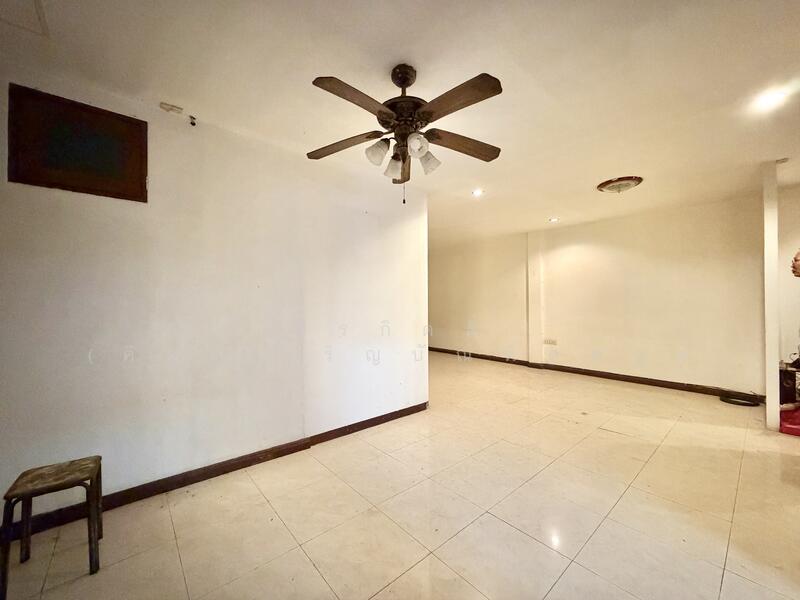 ขาย - ตึกแถว 2 คู่หา ใกล้ วัดบวร ถนนข้าวสาร เหมาะทำ Hostel, กรุงเทพ