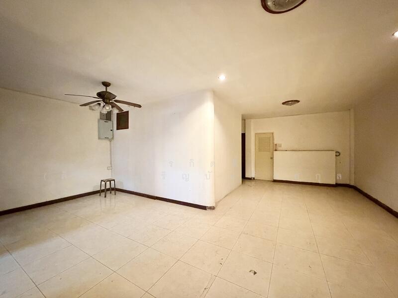 ขาย - ตึกแถว 2 คู่หา ใกล้ วัดบวร ถนนข้าวสาร เหมาะทำ Hostel, กรุงเทพ