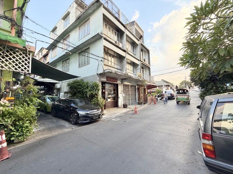 ขาย - ตึกแถว 2 คู่หา ใกล้ วัดบวร ถนนข้าวสาร เหมาะทำ Hostel, กรุงเทพ