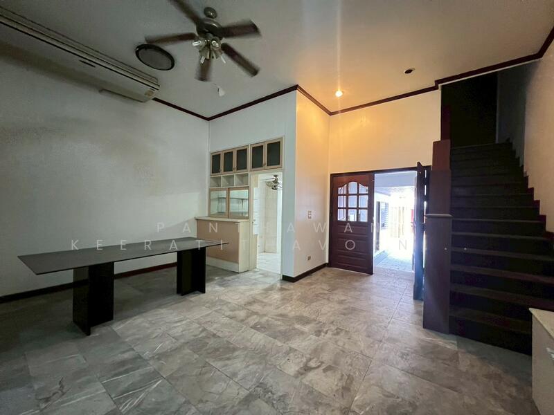 For Sale - บ้านทาวน์โฮม 4 ชั้น อารีย์สัมพันธ์, Bangkok