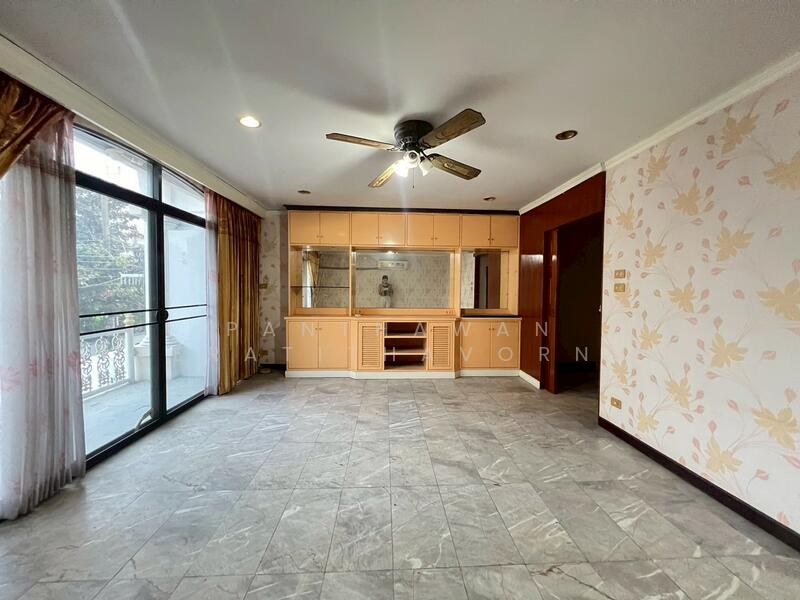 For Sale - บ้านทาวน์โฮม 4 ชั้น อารีย์สัมพันธ์, Bangkok