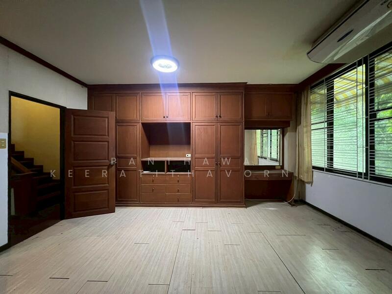 For Sale - บ้านทาวน์โฮม 4 ชั้น อารีย์สัมพันธ์, Bangkok