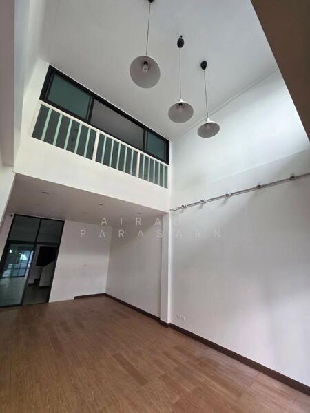 ให้เช่า - เดอะวิลเลจ, กรุงเทพ