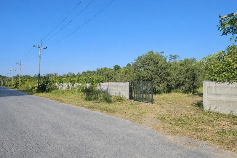 ให้เช่า - ให้เช่าที่ดินผืนงาม 16 ไร่ วิวสนามกอล์ฟลำลูกกาคันทรี่คลับ หน้ากว้างประมาณ 280 ม. ล้อมรั้วแข็งแรงรอบด, ปทุมธานี