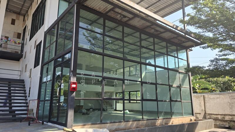 ให้เช่า - พื้นที่เช่าทำสำนักงานร้านค้า, ชลบุรี