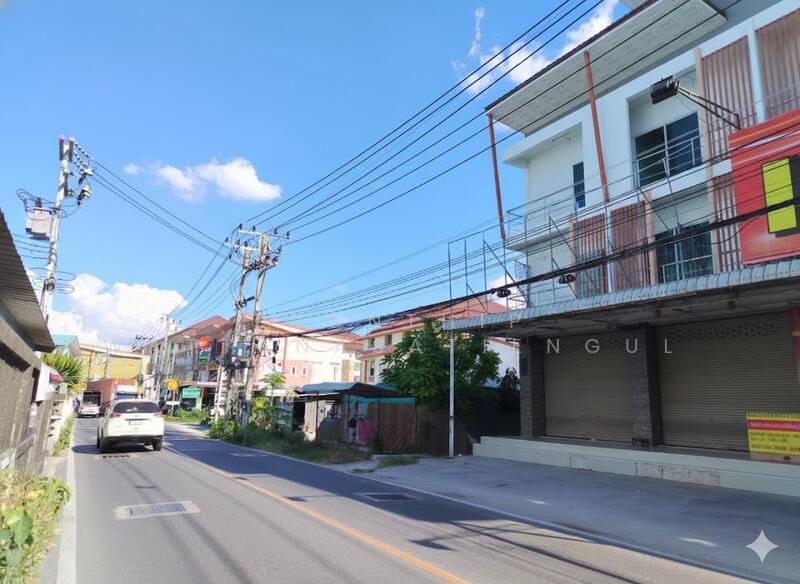 ให้เช่า - ให้เช่าตึกคู่ 3 ชั้น ทำเลค้าขาย ใกล้นิคมอมตะ ชลบุรี ราคาเพียง 36,000 บาท/เดือน, ชลบุรี