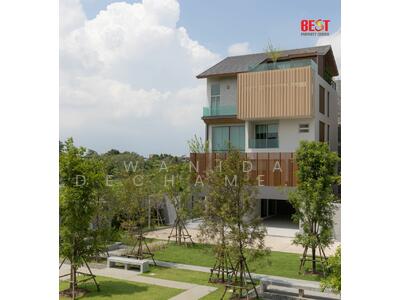 ขาย - ขาย บ้านเดี่ยว หลังใหญ่ พร้อมลิฟท์ และ 5 ที่จอด โรงรถ แบบ Garage ติดถนน ลาดปลาเค้า, กรุงเทพ
