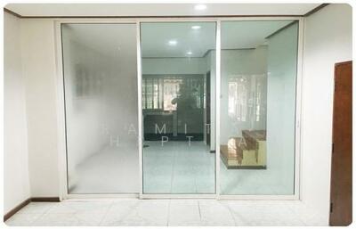 ขาย - ทาวน์เฮ้าส์ 2-ห้องนอน, กรุงเทพ