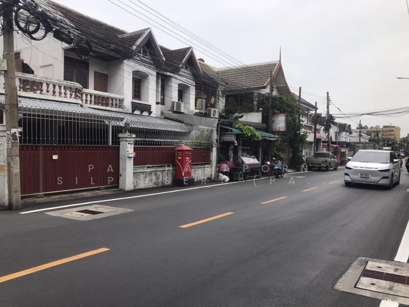 ขาย - ขายที่ดินพร้อมสิ่งปลูกสร้าง ทำเลดี แหล่งชุมชน ย่านห้วยขวาง, กรุงเทพ