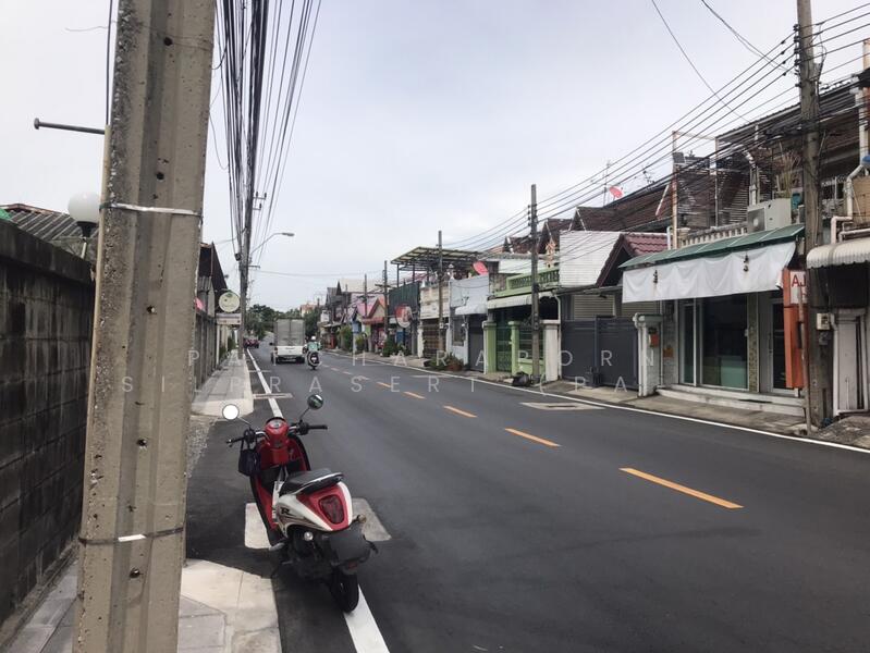 ขาย - ขายที่ดินพร้อมสิ่งปลูกสร้าง ทำเลดี แหล่งชุมชน ย่านห้วยขวาง, กรุงเทพ