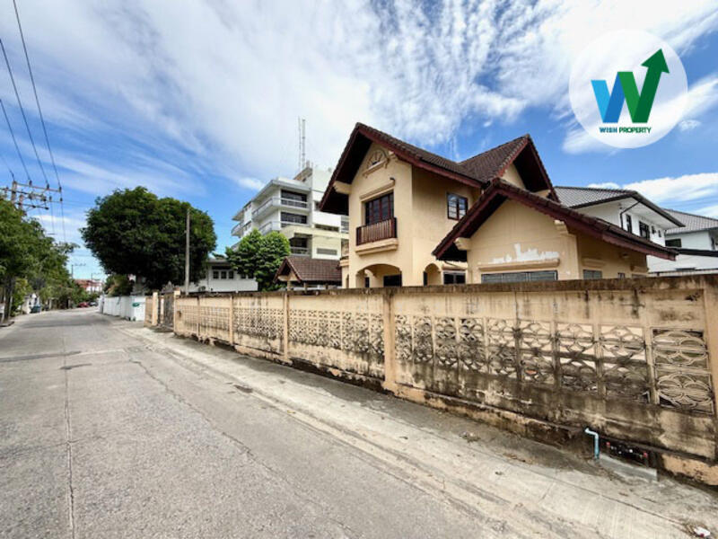 ขาย - ขายบ้านเดี่ยว มิตรภาพ อ่อนนุช 46 หลังมุม ที่ดินติดถนน พื้นที่กว้าง จอดรถได้ 6 คัน ใกล้รถไฟฟ้า BTS, กรุงเทพ