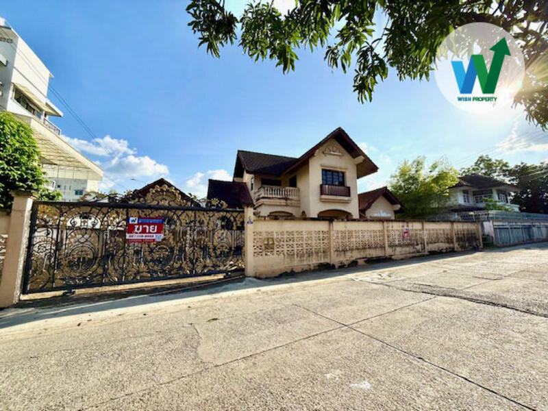 ขาย - ขายบ้านเดี่ยว มิตรภาพ อ่อนนุช 46 หลังมุม ที่ดินติดถนน พื้นที่กว้าง จอดรถได้ 6 คัน ใกล้รถไฟฟ้า BTS, กรุงเทพ