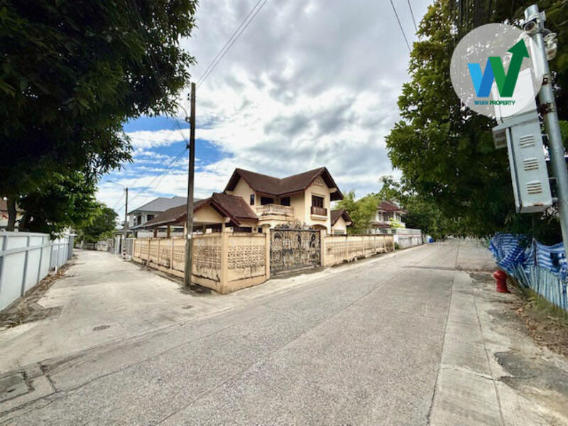 ขาย - ขายบ้านเดี่ยว มิตรภาพ อ่อนนุช 46 หลังมุม ที่ดินติดถนน พื้นที่กว้าง จอดรถได้ 6 คัน ใกล้รถไฟฟ้า BTS, กรุงเทพ