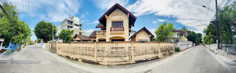 ขาย - ขายบ้านเดี่ยว มิตรภาพ อ่อนนุช 46 หลังมุม ที่ดินติดถนน พื้นที่กว้าง จอดรถได้ 6 คัน ใกล้รถไฟฟ้า BTS, กรุงเทพ