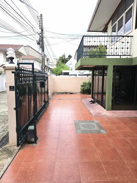 For Rent - NG145 ให้เช่าบ้าน 2 ชั้น ซอยลาดพร้าว 64 บ้านเปล่า ไม่มีเฟอร์นิเจอร์ ทำ Home Office ได้, Bangkok