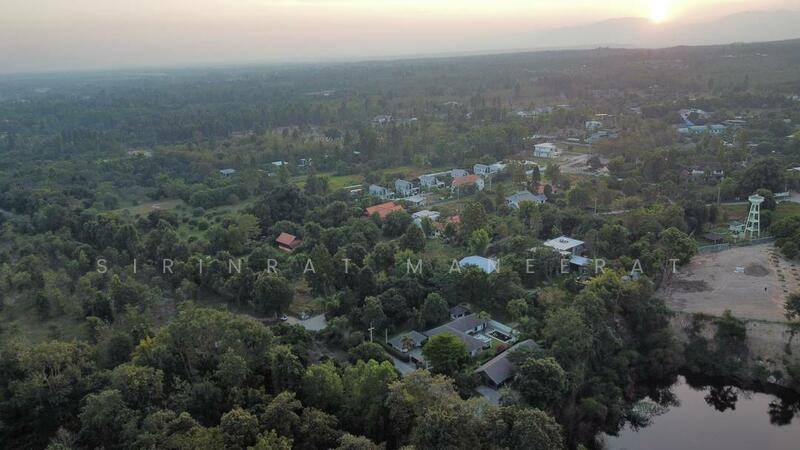 ขาย - ขายที่ดินแปลงสวย มีต้นไม้ใหญ่ร่มรื่น ล้อมรั้วสวยงาม ติดถนนสองด้านเหมาะทำบ้านพักสำหรับผู้ที่รักความเป, เชียงใหม่