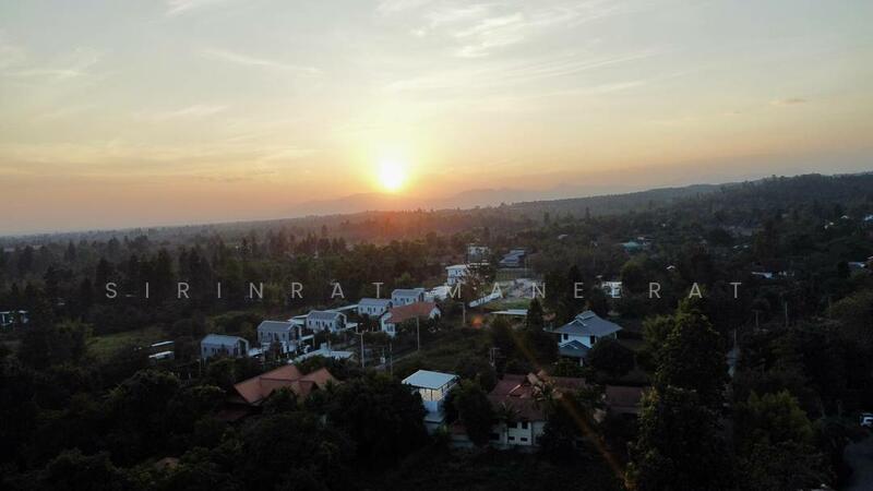 ขาย - ขายที่ดินแปลงสวย มีต้นไม้ใหญ่ร่มรื่น ล้อมรั้วสวยงาม ติดถนนสองด้านเหมาะทำบ้านพักสำหรับผู้ที่รักความเป, เชียงใหม่