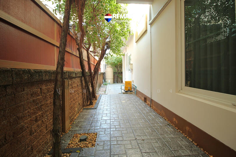 ลัดดารมย์อิลิแกนซ์ วงแหวน สาทร 80 ตรว.